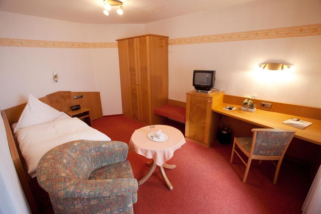 Landhotel Teuteberg Бад Аролзен Стая снимка