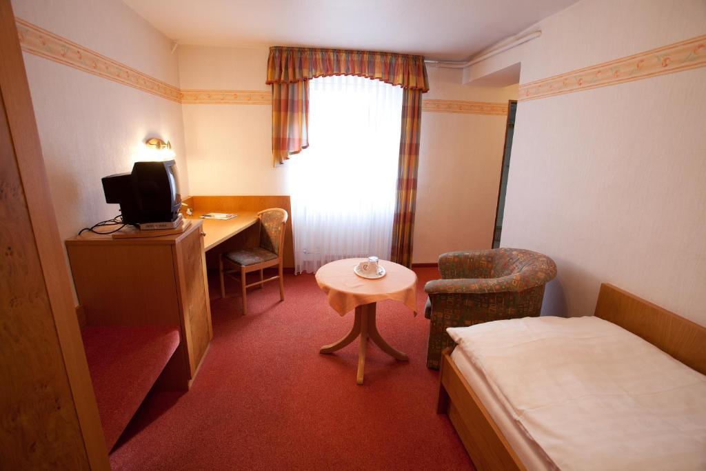 Landhotel Teuteberg Бад Аролзен Стая снимка