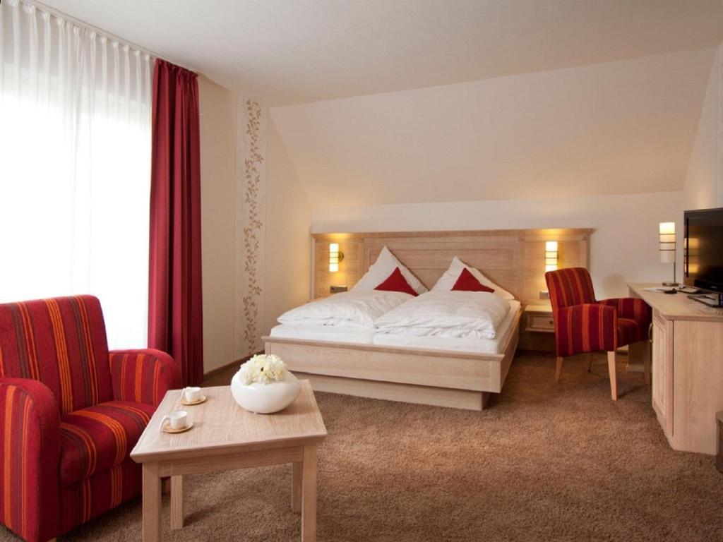 Landhotel Teuteberg Бад Аролзен Стая снимка