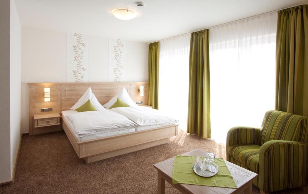 Landhotel Teuteberg Бад Аролзен Стая снимка