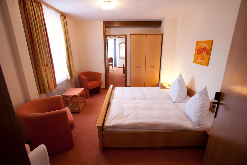 Landhotel Teuteberg Бад Аролзен Стая снимка