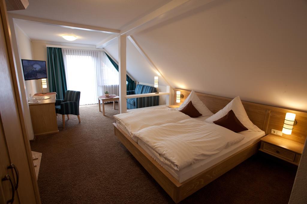 Landhotel Teuteberg Бад Аролзен Стая снимка