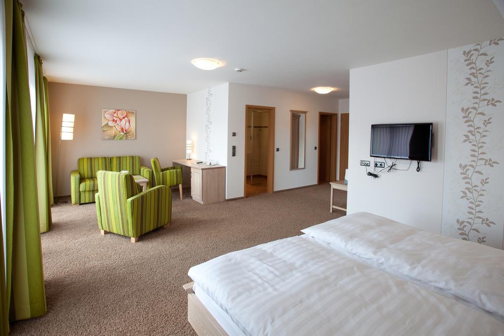 Landhotel Teuteberg Бад Аролзен Стая снимка